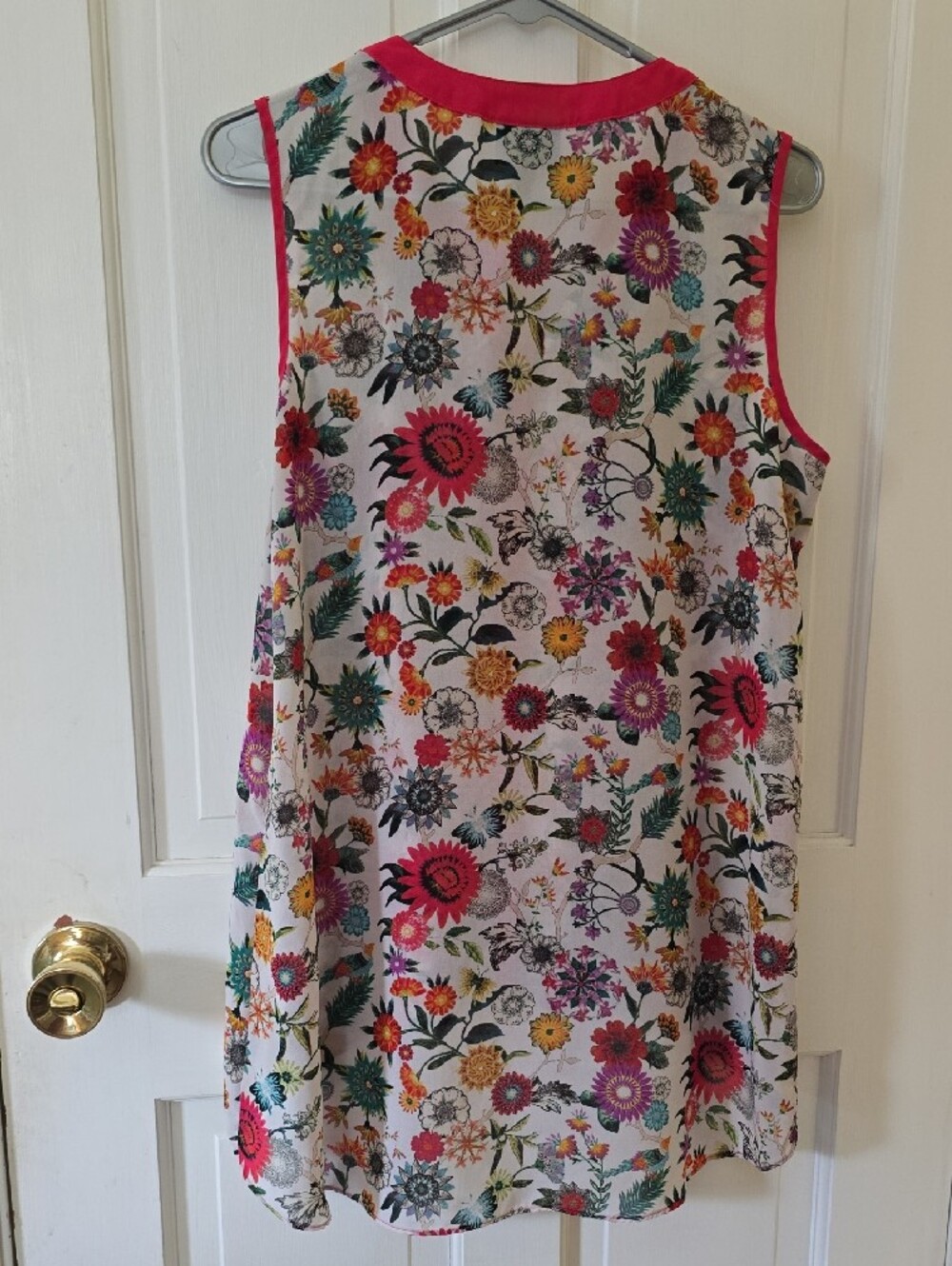 GORGEOUS! Nicole Miller White Floral Sleeveless Top with Fuchsia Trim Size L - Picture 2 of 4